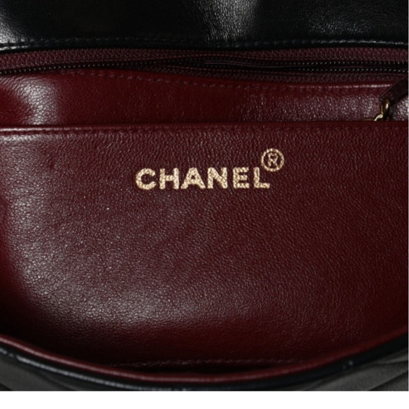 Chanel Diana Small Single Flap Black Lambskin Gold Chain Bag - Picture 9 of 15